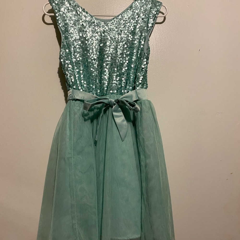 Girl’s party dress - Picture 2 of 2